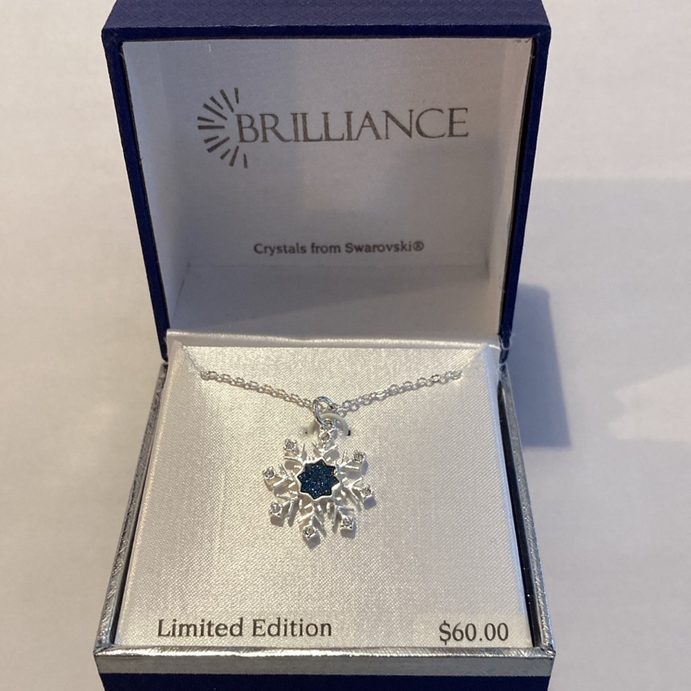 New Brilliance snowflake necklace with crystals from Swarovski